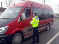 Poliţia Suceava i-a luat la ochi pe cei care fac transport de persoane neautorizat