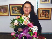 Artista care pictează cu rouă