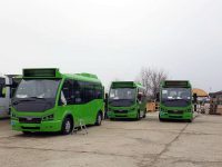 Transport cu microbuze electrice pentru elevii din 26 de localităţi ale judeţului