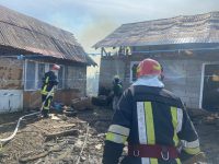 Casă din comuna Arbore incendiată intenţionat