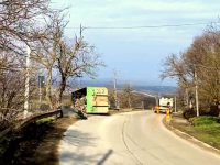 Tone de gunoaie au ajuns pe drumul judeţean care face legătura cu Depozitul de deşeuri Moara