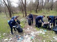 Jandarmii au colectat peste o tonă de deşeuri de pe traseele turistice
