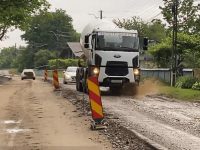 Locuitori din Dolhasca, indignaţi de felul în care se modernizează drumul judeţean