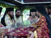 Racla cu moaştele Sfântului Mare Mucenic Ioan cel Nou de la Suceava, aşezată spre închinare