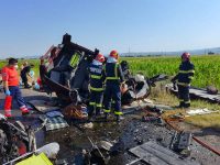 Trei suceveni şi-au pierdut viaţa într-un grav accident de circulaţie