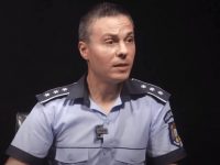 Există o tendinţă de a scoate telefonul şi a filma şi când un poliţist bea o cafea în restaurant
