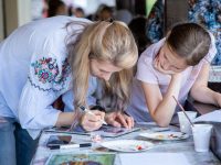 Lucrările realizate de cei 65 de copii participanţi la tabăra „Micii iconari” vor fi expuse în capela Cetăţii de Scaun