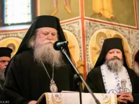 Stareţul Mănăstirii Putna, Velnic Melchisedec, preşedintele Academiei, Ioan-Aurel Pop, preşedintele CJ Suceava, Gheorghe Flutur, primarul Sucevei, Ion Lungu, decoraţi la Putna de ÎPS Calinic cu Ordinul Crucea Bucovinei