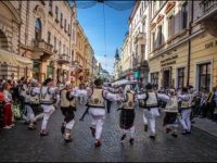 Festivalul internaţional de folclor  „Întâlniri bucovinene”: Hora Mare a Bucovinei, la Cernăuţi