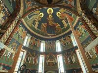 Lucrările de pictură interioară la Catedrala „Naşterea Domnului” din Suceava continuă într-un ritm bun