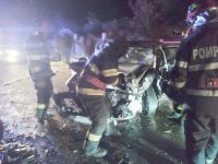 Cinci tineri au fost răniţi în coliziunea dintre două autoturisme