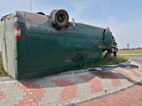 O autoutilitară s-a răsturnat pe centura Rădăuţilor