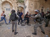 Violenţe între protestatari palestinieni şi agenţi de poliţie israelieni, în centrul Ierusalimului