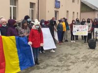 Protest pentru reluarea învăţământului în clase