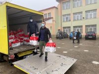 Sute de elevi de la CSEI Suceava au primit cadouri oferite de asociaţia „Bucovina Civică”