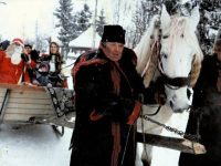 Moş Crăciun cu sania la Todireşti în anul 1996. În imagine, bunicul meu patern, Vasile Tabarcea, alături de calul său, Mircea