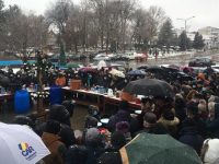 Strigând „Chiraleisa”, oamenii capătă putere şi toate relele fug