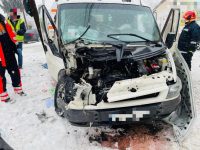 O autoutilitară a fost lovită de trenul Suceava – Putna