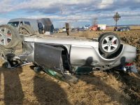 Două fete au fost rănite în urma unei coliziuni între două autoturisme