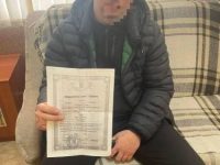 Un bărbat de vârstă militară şi-a „îngropat” soţia în viaţă doar să poată trece frontiera