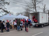 Crucea Roşie Suceava sprijină non-stop refugiaţii care intră prin PTF Siret în România