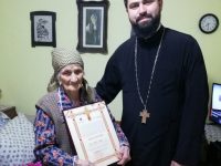 Învăţătoarea Viorica Hogaş a primit cea mai înaltă distincţie a Arhiepiscopiei Sucevei şi Rădăuţilor