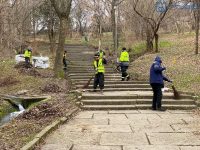 Lucrări de igienizare în parcul Şipote şi în păduricea Zamca