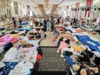 O refugiată aflată în „tabăra” de la Magnificus Plaza a născut o fetiţă