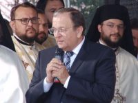 Vă îndemn să ţineţi la familie, tradiţii şi obiceiuri, la Bucovina noastră dragă, pentru că în felul acesta vom fi mai puternici!