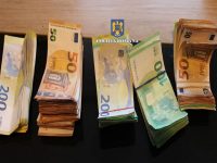 Şapte bărbaţi introduşi în arest după percheziţii pentru destructurarea unei grupări specializate în furt