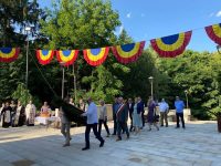 Ceremonial de depunere de flori la statuia ecvestră a lui Ştefan cel Mare