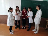 Aproape jumătate dintre elevi sunt obezi sau supraponderali