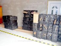 Aproape 20.000 de pachete cu ţigări de contrabandă şi un autoturism în valoare de 100.000 de lei, confiscate de poliţiştii de frontieră suceveni