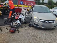Un motociclist a fost rănit