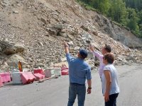 Demersurile prefectului pentru deschiderea pe un fir a circulaţiei rutiere între Crucea şi Broşteni au rămas fără un răspuns asumat din partea DRDP Iaşi