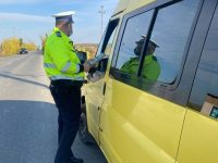 Acţiune a poliţiştilor suceveni pentru verificarea transportului de persoane