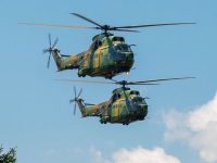 Elicoptere ale Bazei 95 Aeriene Bacău, în zbor de antrenament deasupra municipiului Fălticeni