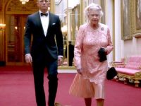 Daniel Craig spune că se simte „foarte norocos” pentru colaborarea cu regina Elisabeta a II-a