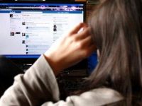 O femeie din Câmpulung Moldovenesc a plătit 20.000 de lei unui bărbat care o şantaja cu publicarea unor imagini indecente