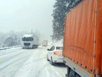 Pe toate drumurile naţionale din judeţ, ieri s-a circulat în condiţii de iarnă