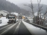 Drumurile naţionale cu strat de zăpadă în zona de munte