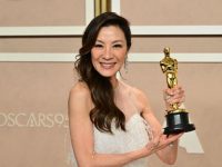 Michelle Yeoh a devenit prima femeie asiatică recompensată cu Oscarul pentru cea mai bună actriţă
