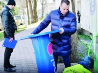 Primăria Suceava a „colecţionat” diverse obiecte folosite pentru „rezervarea” unor locuri de parcare