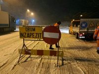 Patru tronsoane de drumuri naţionale din judeţ au fost închise până astăzi dimineaţă