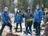 Reprezentanţi de seamă ai canotajului românesc au participat la o acţiune de reîmpădurire în zona Şaru Dornei