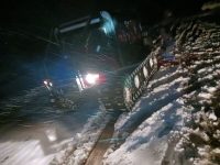O gravidă în travaliu a fost preluată cu autoşenilata şi transportată până la ambulanţa care a dus-o la spital