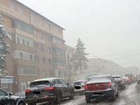 Ninsoarea de ieri a blocat, temporar, Suceava
