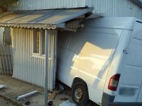 Un şofer a rămas încarcerat în urma unui accident