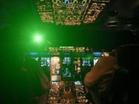 Peste 100 de incidente cu fascicule laser îndreptate spre cabinele piloţilor au fost sesizate la Aeroportul Suceava