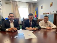 Deputatul PSD Şoldan l-a însoţit pe primarul din Abore la Ministerul Dezvoltării, unde acesta a semnat un contract pentru apă-canalizare